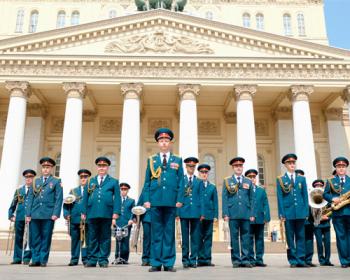Военные музыканты приглашают на романтический вечер под открытым небом в Воронцовском парке